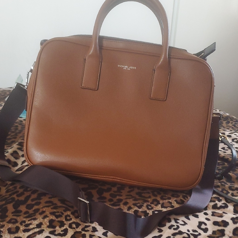 Unisex Michael Kors Brown Leather Lap Bag. New Condition! Only Worn A Few Times!